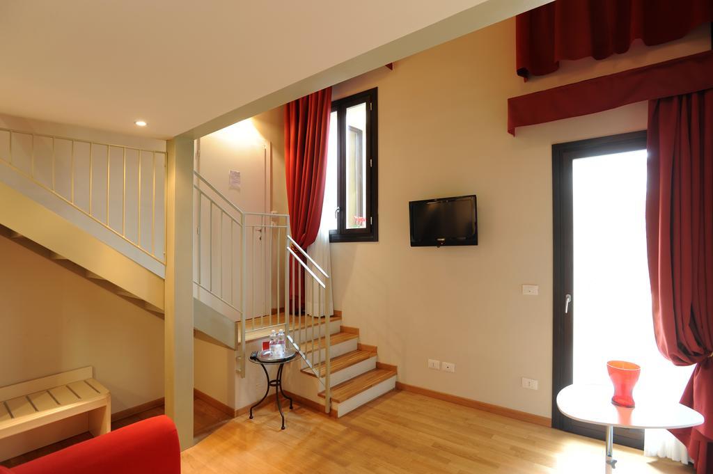 Honey Rooms Ferrara Room photo